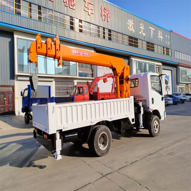 台安县三轮随车吊定制 农用改装机自备吊中瑞长期出售